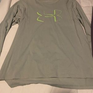 UnderArmour long sleeve tee shirts. Size L